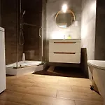 Alfahome Kopcinskiego Apartment